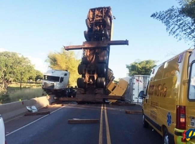 Responsável pela BR-163 vai vistoriar ponte bloqueada por guincho